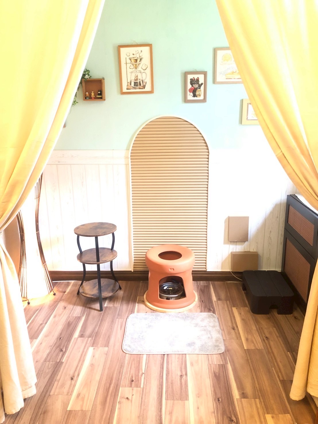 よもぎ蒸しをしながらハーブティーを飲んでいる写真
